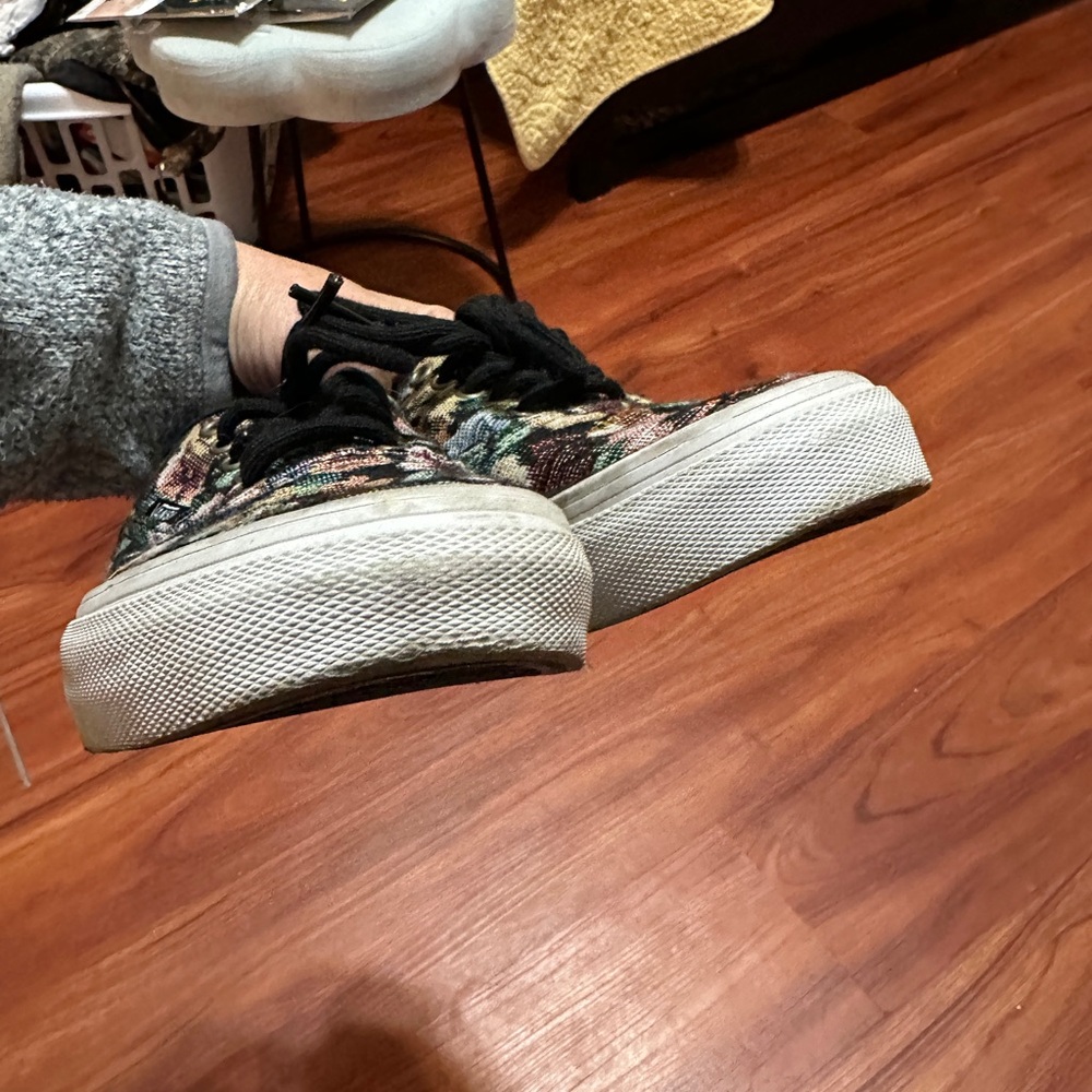 Floral Vans shoes size 8 women’s - Picture 7 of 10